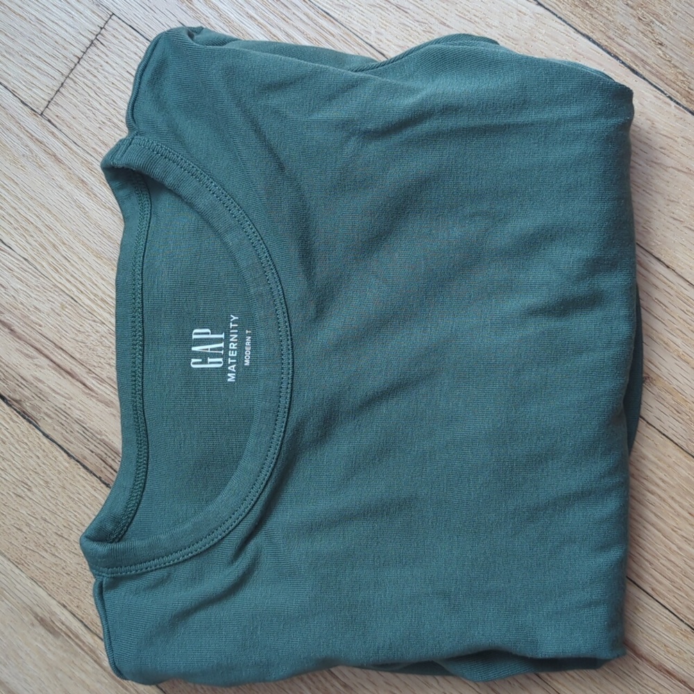 GAP Maternity tee size S